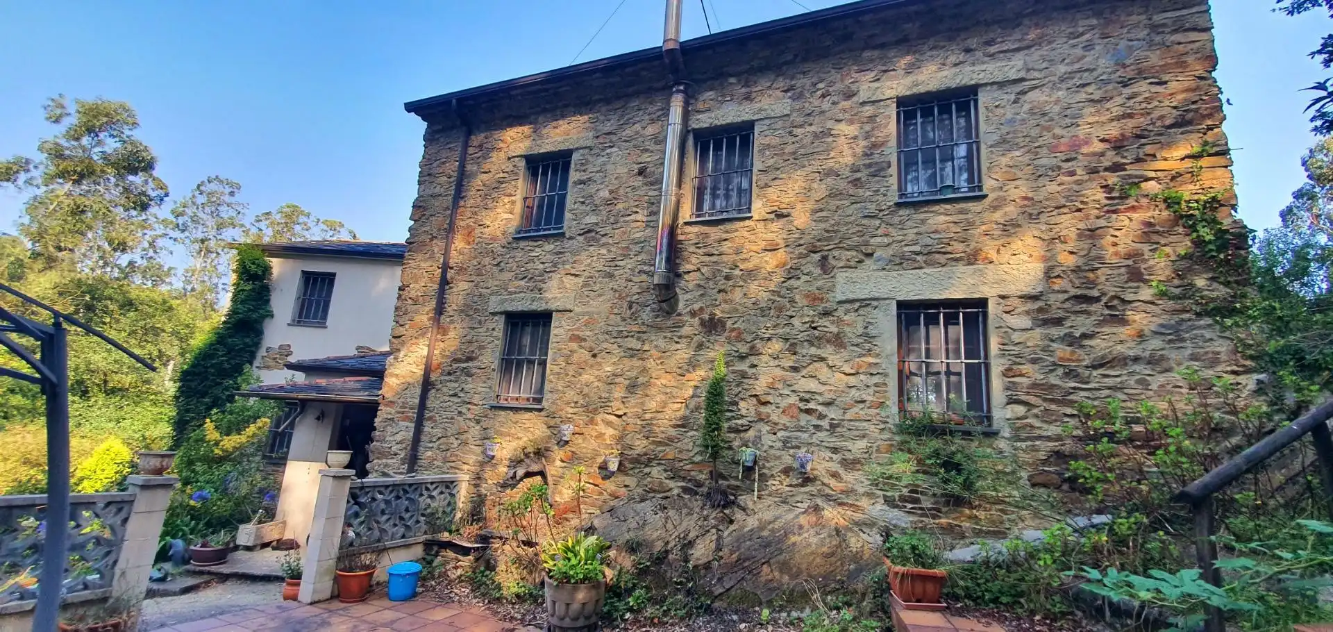 Vista exterior de Casa o chalet en venta en Castropol con Calefacción, Jardín privado y Terraza