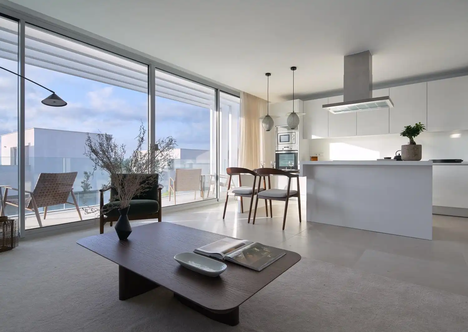 Sala de estar de Casa adosada en venta en Sotogrande con Calefacción, Terraza y Jacuzzi
