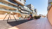 Vista exterior de Pis en venda en Badalona amb Aire condicionat i Terrassa