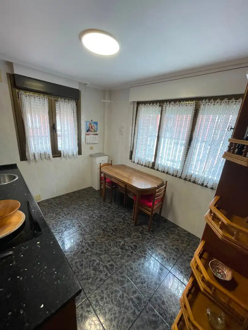 Comedor de Piso en venta en Barakaldo  con Calefacción, Parquet y Amueblado