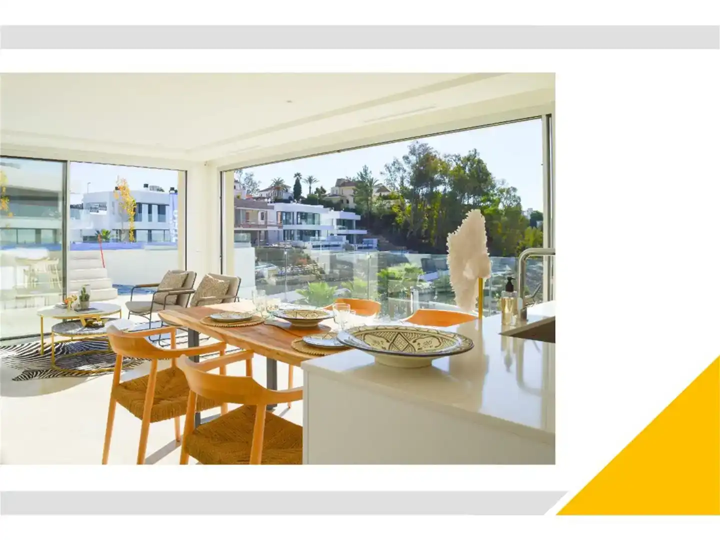 Esszimmer von Dachboden zum Verkauf in Marbella mit Klimaanlage, Schwimmbad und Balkon
