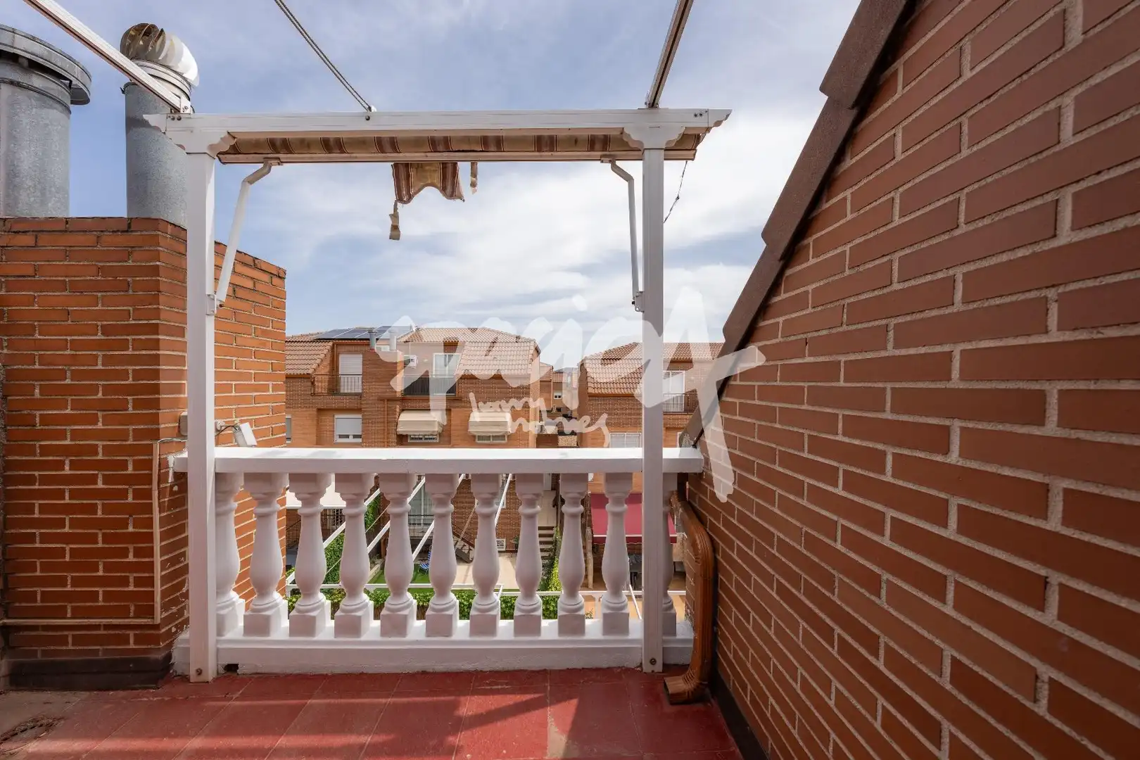 Exterior view of Houses for sale in Alcalá de Henares  with Air Conditioner, Private garden and Terrace
