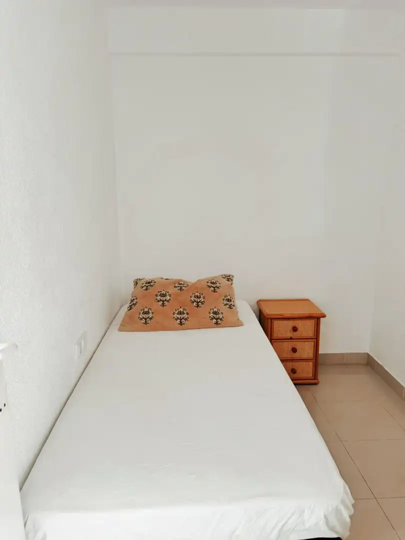 Habitación de Piso de alquiler en Alicante / Alacant con Terraza y Amueblado