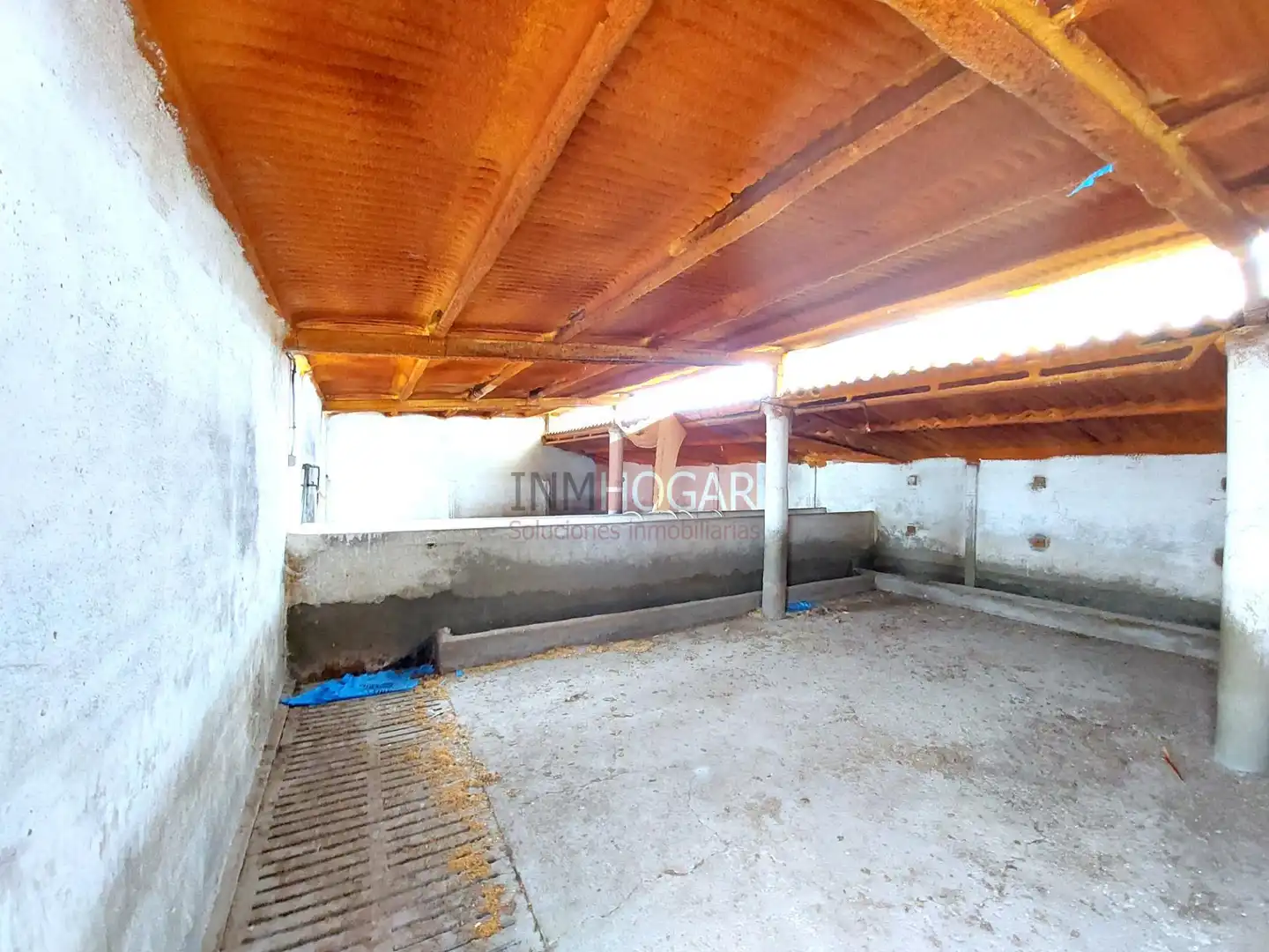 Industrial buildings for sale in Adanero