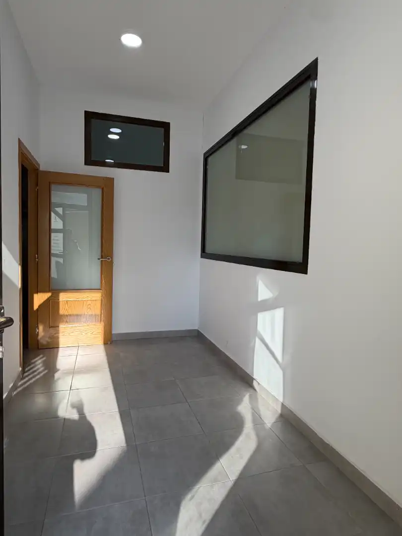 Local de alquiler en Calle Andrés de Plasencia, Los Pinos - El Pilar
