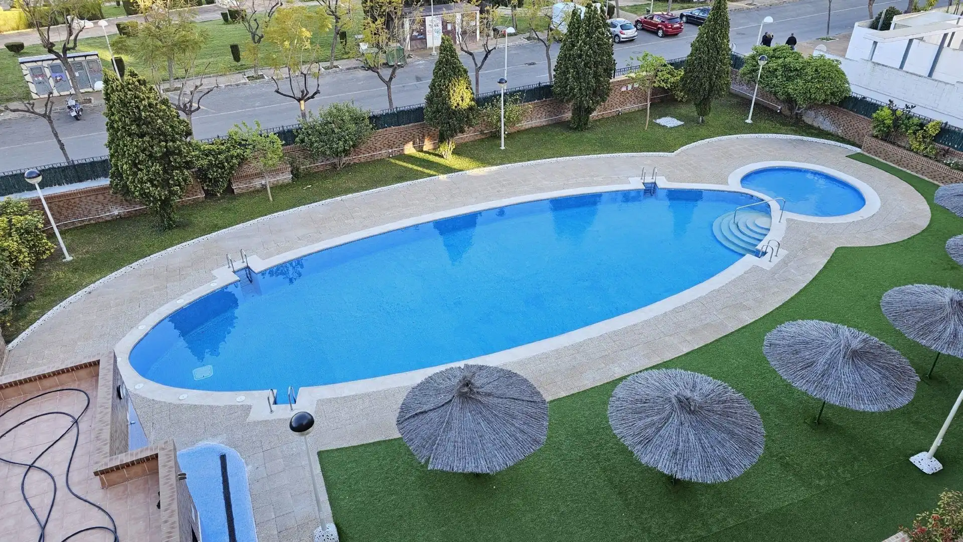 Schwimmbecken von Wohnungen zum Verkauf in Oropesa del Mar / Orpesa mit Klimaanlage, Heizung und Terrasse