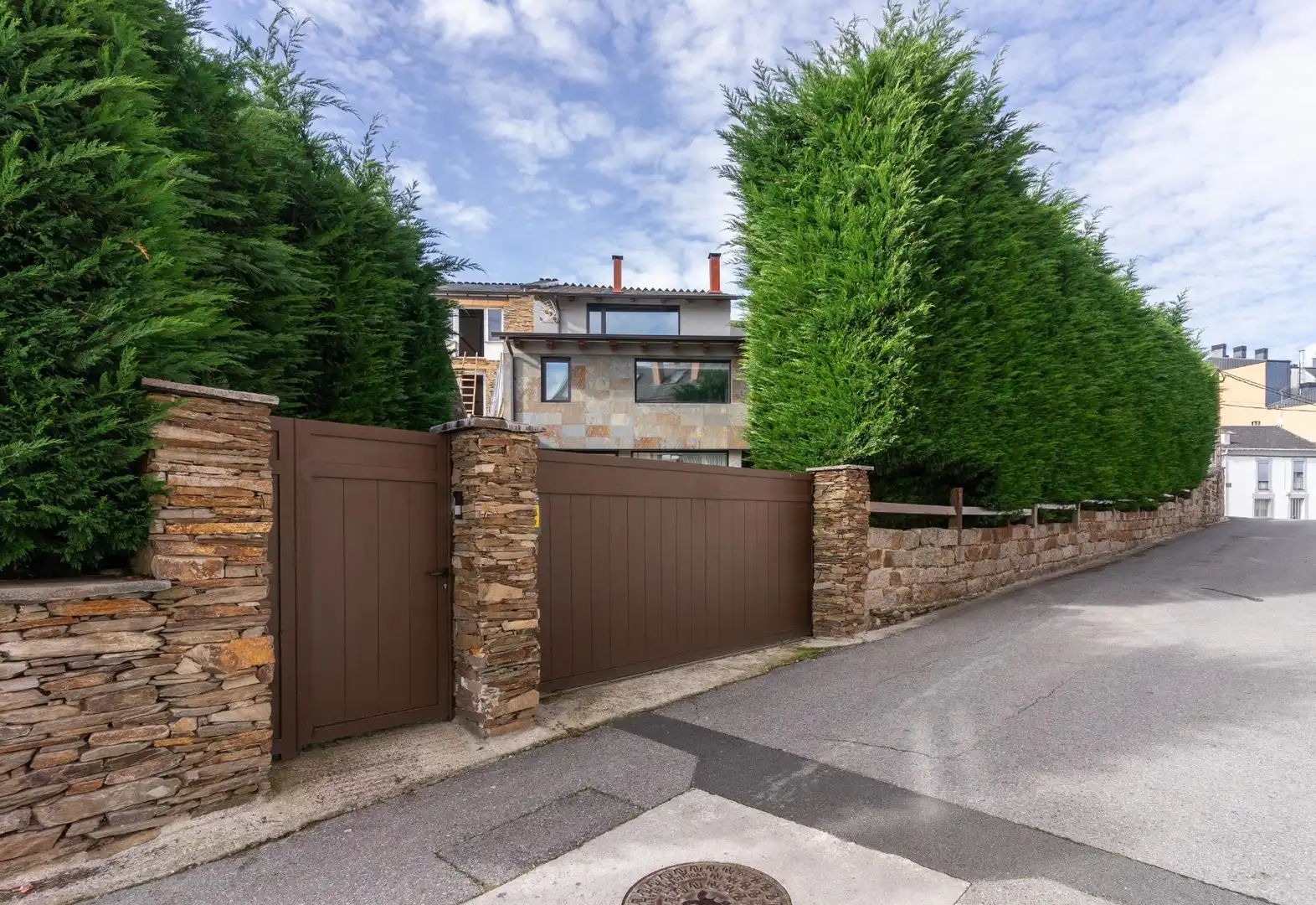 Vista exterior de Casa o chalet en venta en Lugo con Calefacción, Jardín privado y Jacuzzi