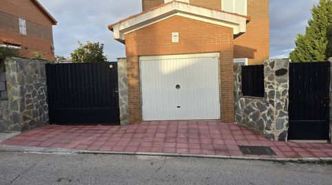 Chalet independiente en venta en Pioz.
