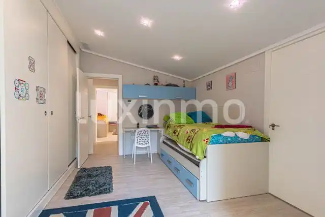 Schlafzimmer von Dachboden zum Verkauf in Altea mit Klimaanlage, Heizung und Privatgarten