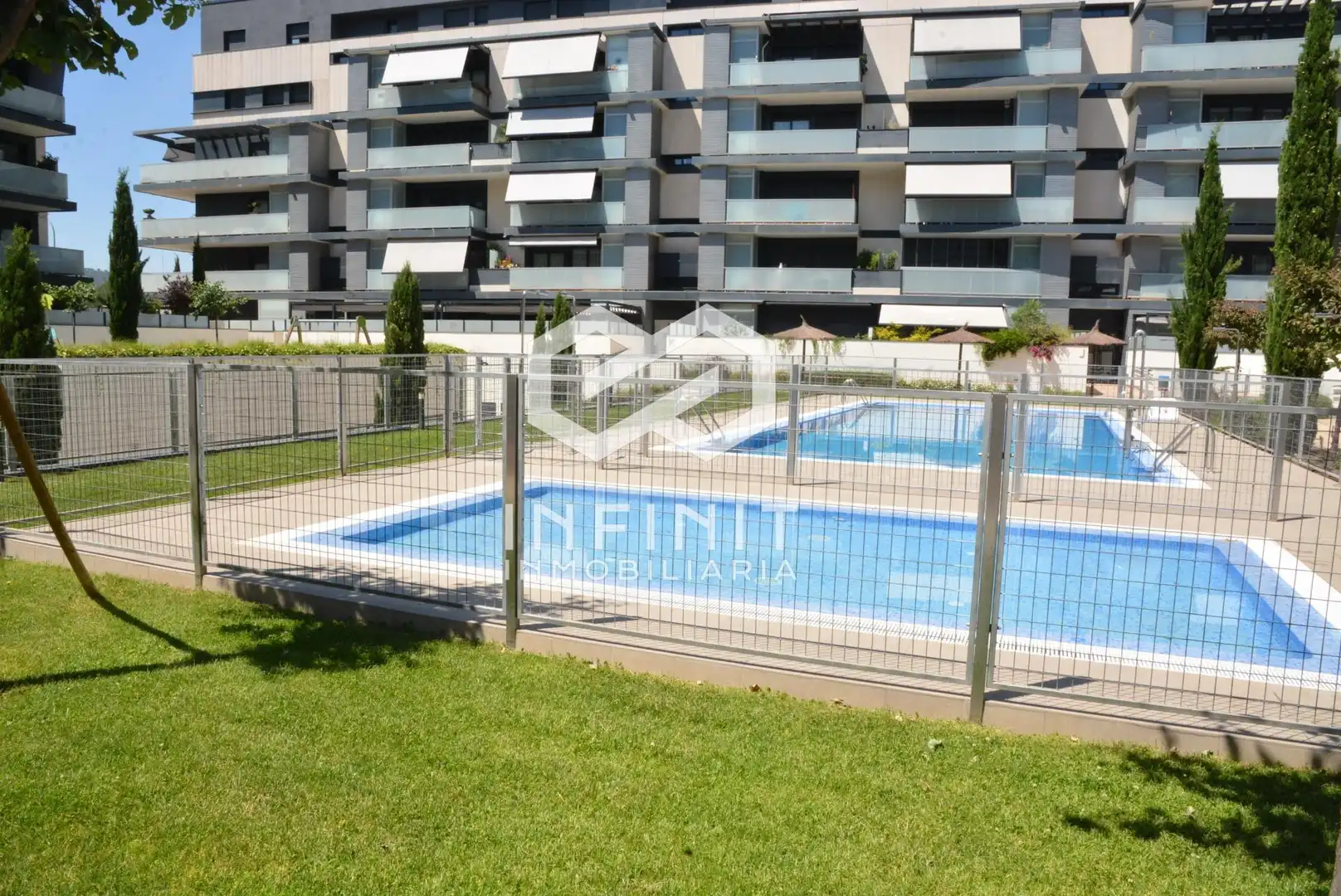 Pis amb piscina en venda a La Garena