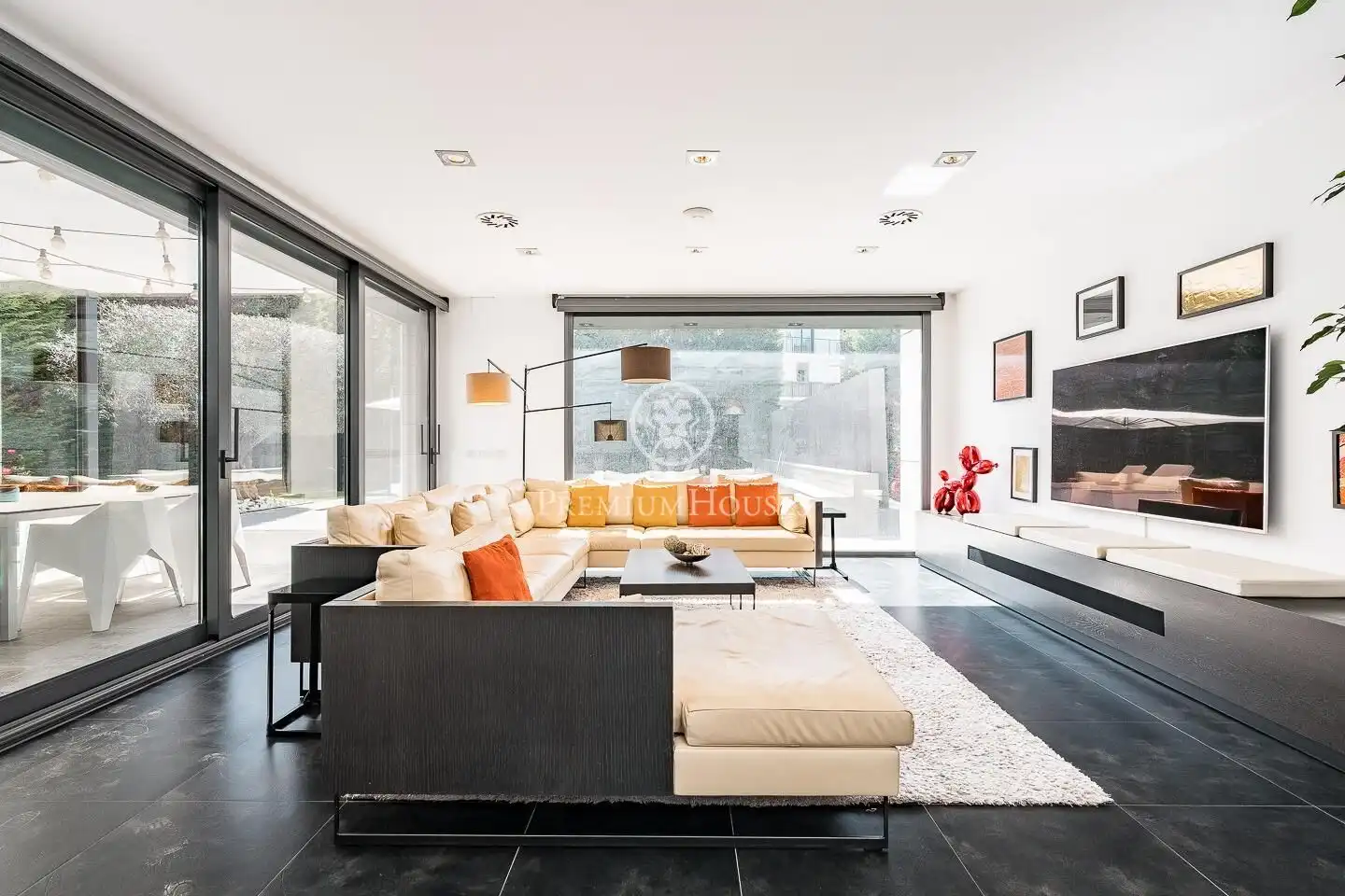 Living room of Houses for sale in Sant Cugat del Vallès  with Air Conditioner, Heating and Private garden