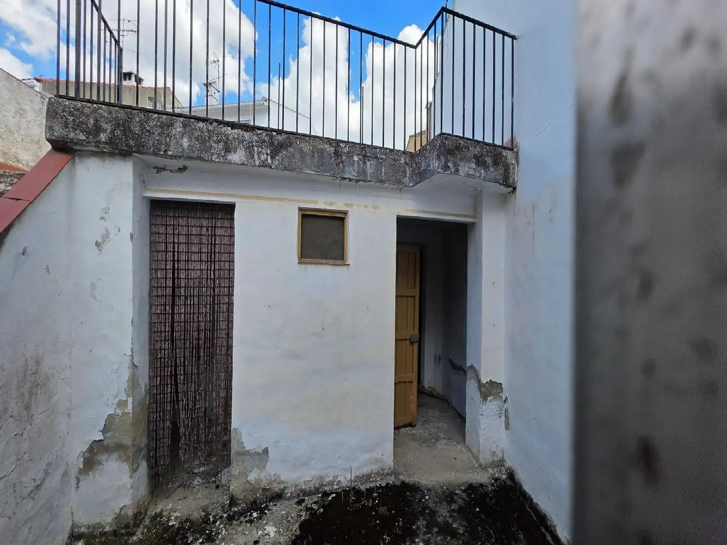 Vista exterior de Casa o xalet en venda en Cuevas del Becerro amb Terrassa
