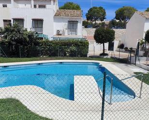 Piscina de Casa adosada de lloguer en Benalmádena amb Terrassa