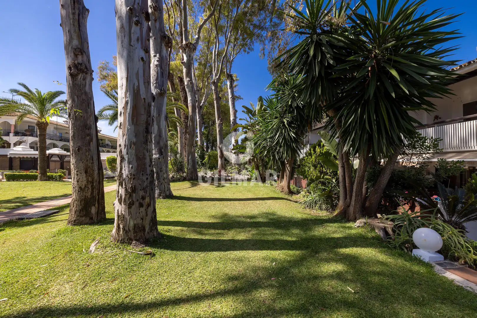 Jardí de Apartament en venda en Marbella amb Calefacció, Jardí privat i Piscina