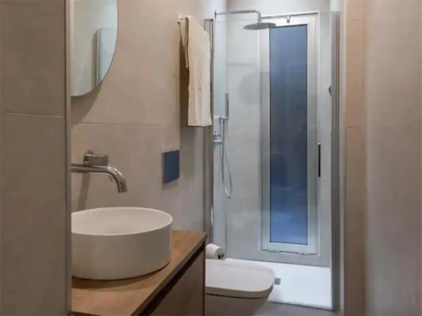 Badezimmer von Wohnung zur Miete in  Valencia Capital mit Klimaanlage und Balkon