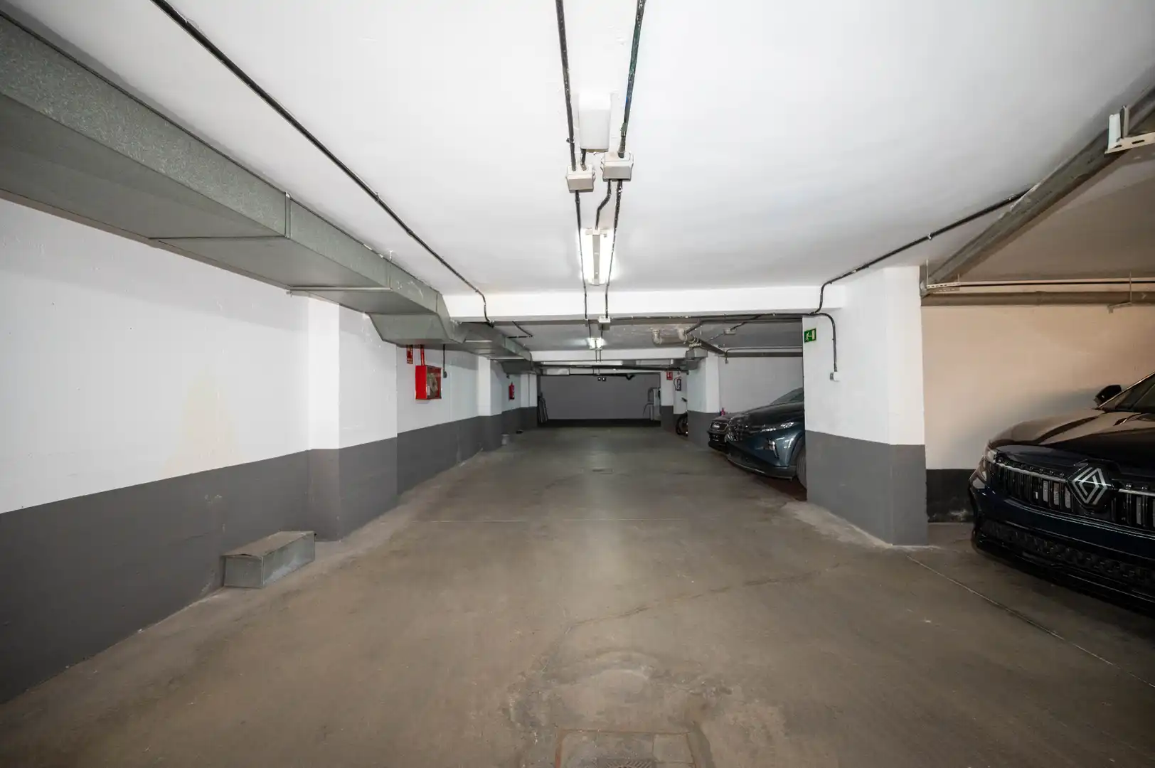 Parking de Casa adosada en venta en Madrid con Jardín privado