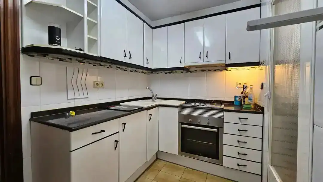 Cocina de Piso en venta en Santa Coloma de Gramenet con Aire acondicionado y Horno