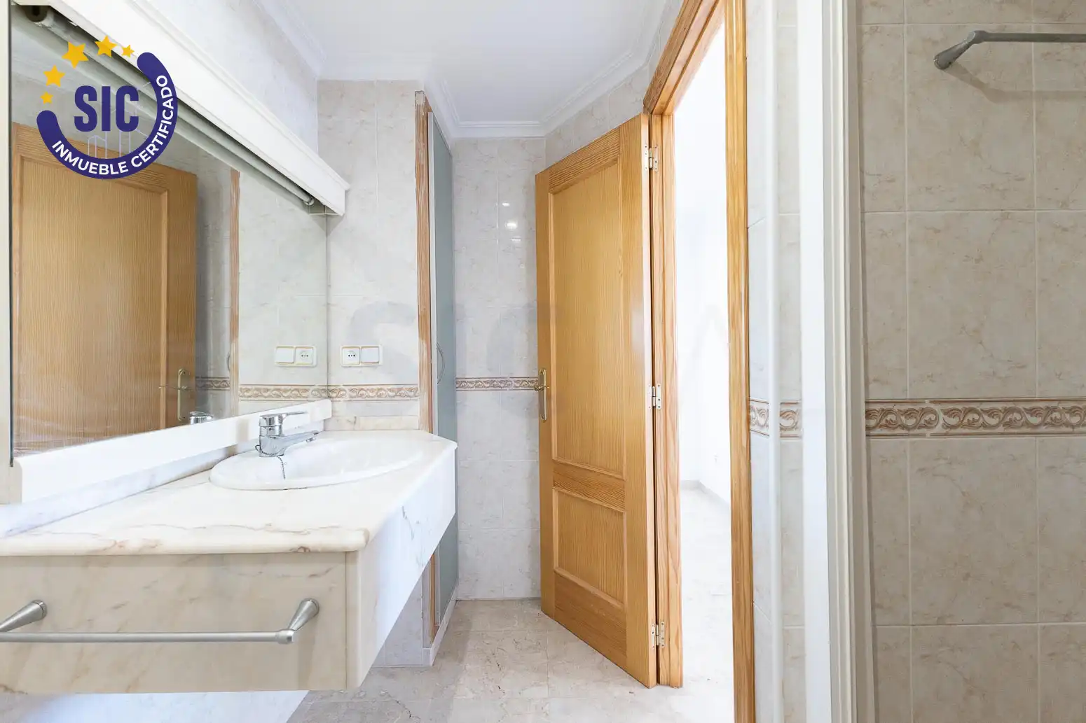 Baño de Piso en venta en Tavernes de la Valldigna con Aire acondicionado, Terraza y Trastero
