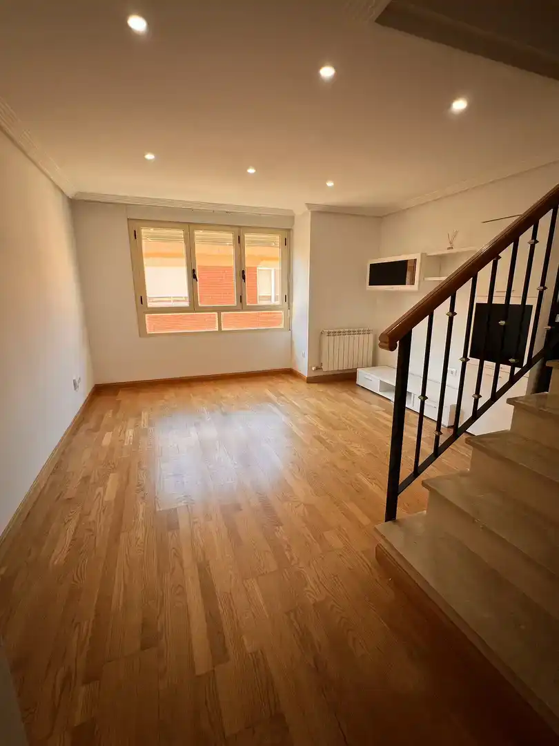 Sala de estar de Dúplex en venta en San Andrés del Rabanedo