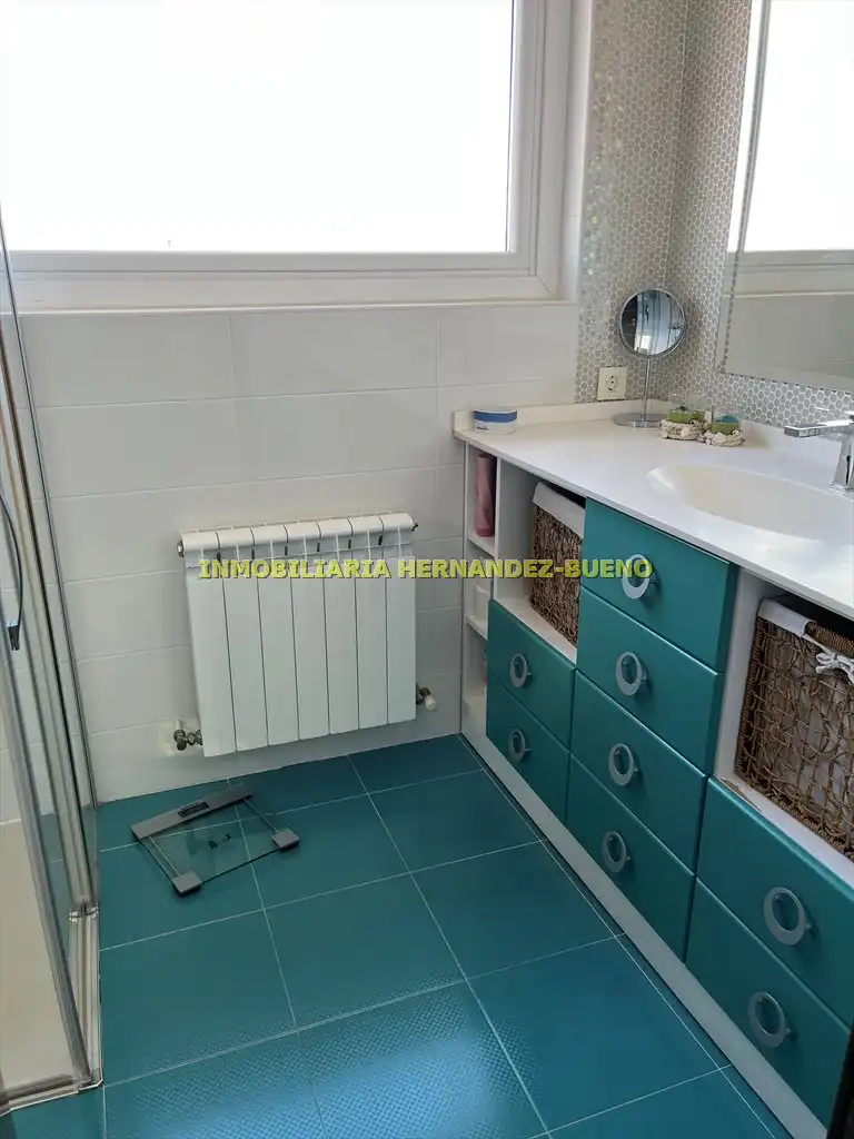 Baño de Casa o chalet en venta en Carbajosa de la Sagrada con Aire acondicionado, Calefacción y Jardín privado