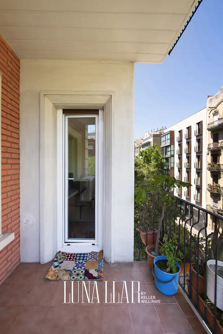 Flat with terrace for sale in Barcelona - Carrer CALABRIA, imagen 3
