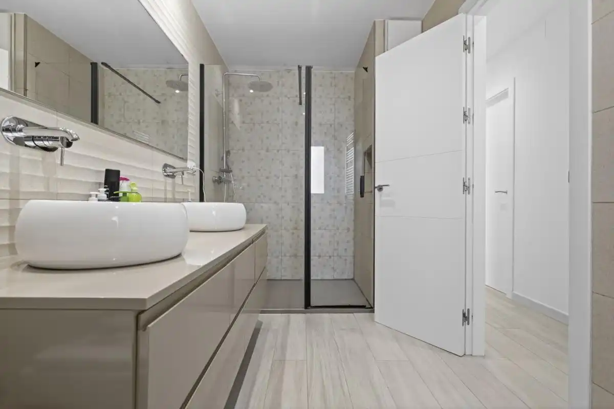 Baño de Casa o chalet en venta en Bormujos con Aire acondicionado, Calefacción y Jardín privado