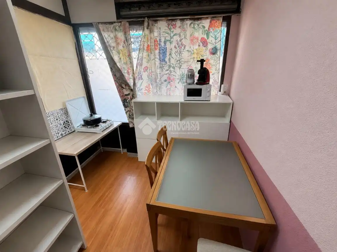 Habitación de Local en venta en Puente de Vallecas