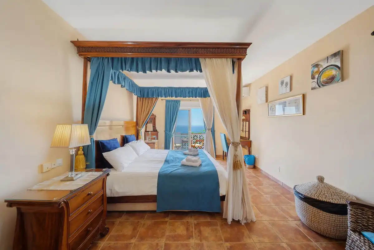 Bedroom of Houses for sale in Benalmádena