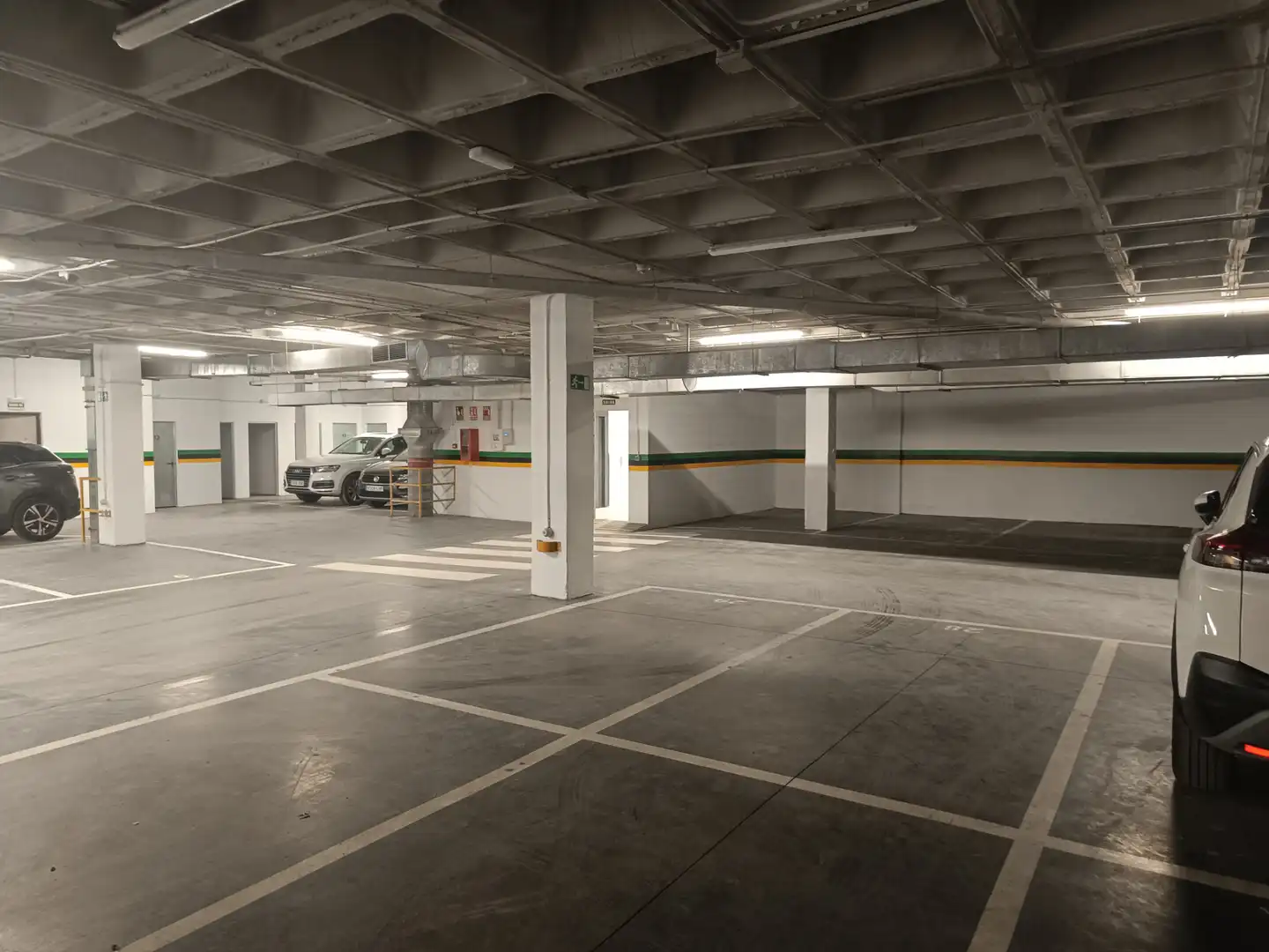 Parkplatz von Garage zur Miete in San Fernando