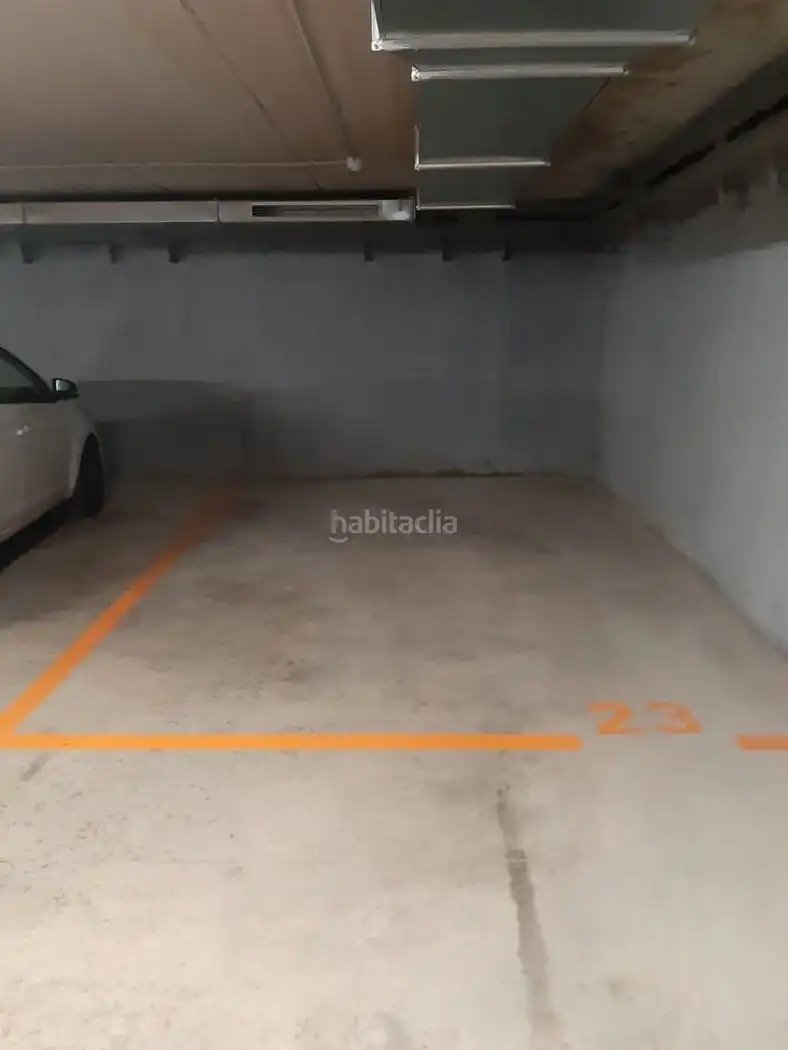Individual to rent in Carrer de Cellers 164
