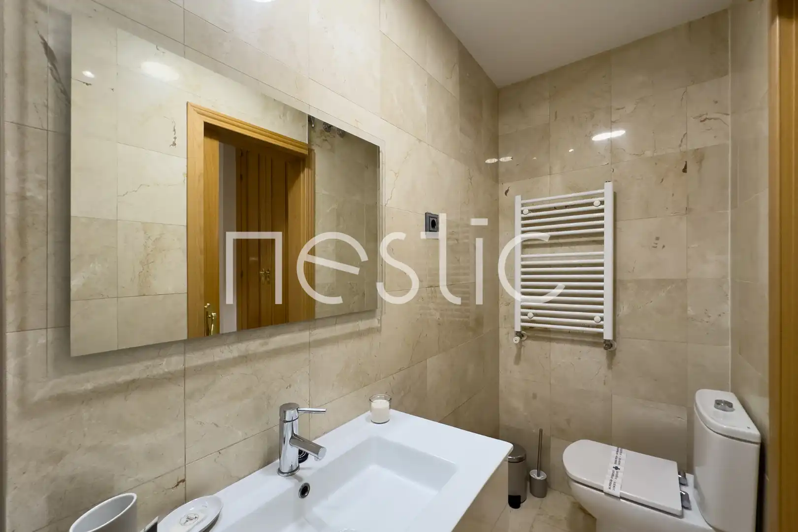 Baño de Apartamento de alquiler en Madrid con Aire acondicionado, Calefacción y Terraza