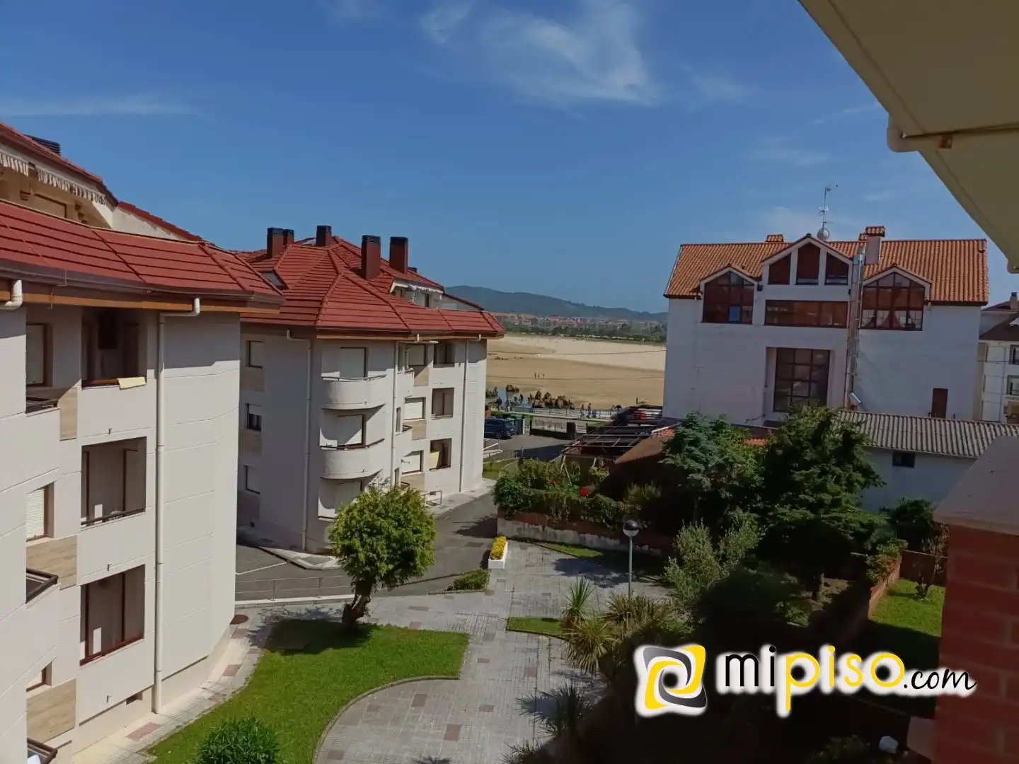 Vista exterior de Pis de lloguer en Arnuero amb Moblat i Balcó