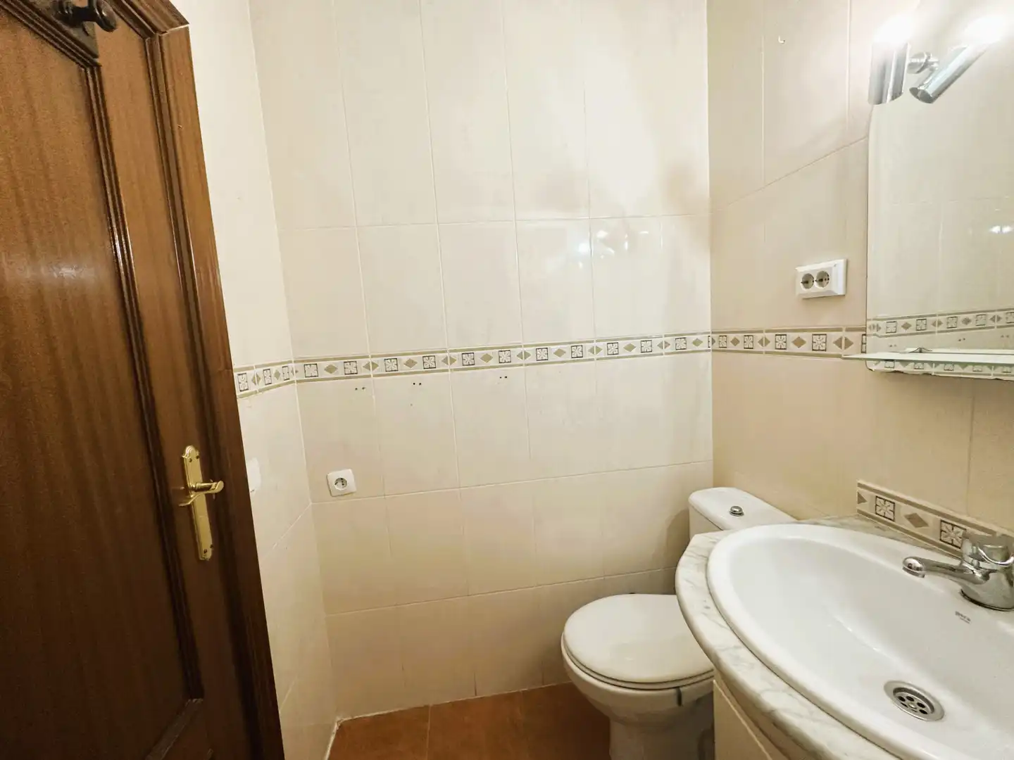 Bathroom of Flat for sale in Madrid  with Air Conditioner, Heating and Oven