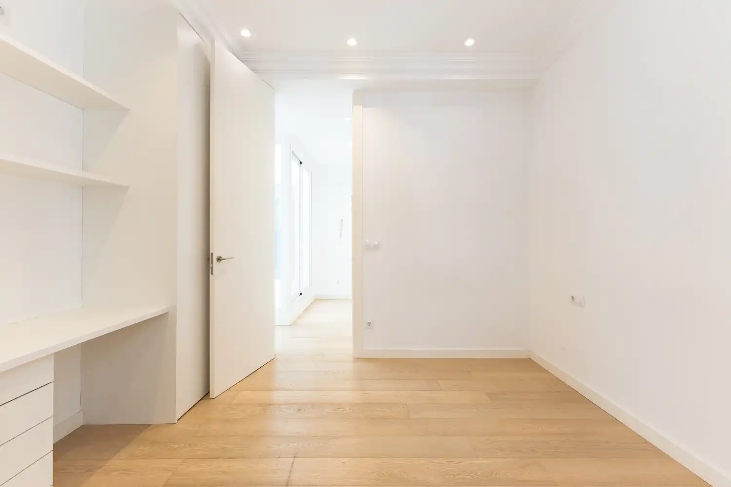 Flat for rent in Valencia  with Air Conditioner, Heating and Furnished