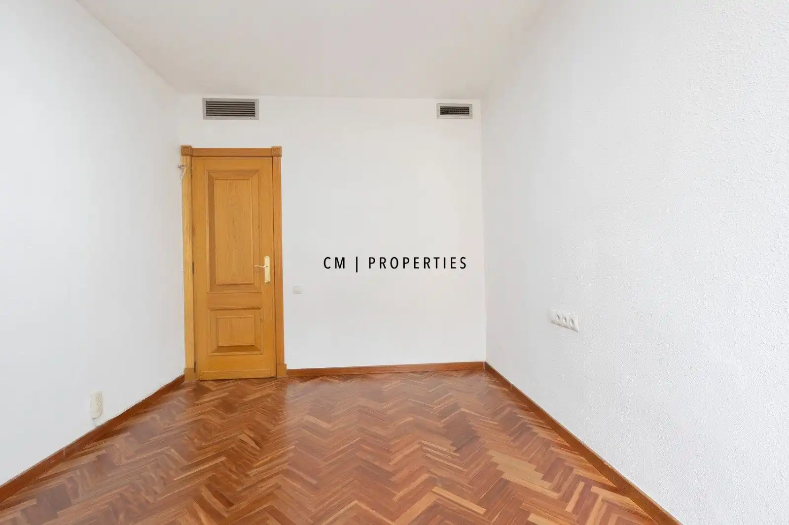 Bedroom of Flat for rent in Valencia  with Air Conditioner, Heating and Storage room