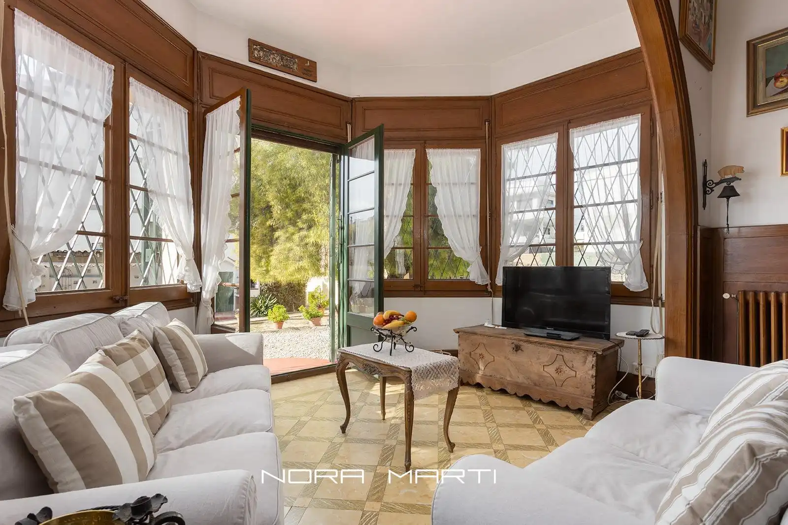 Sala de estar de Finca rústica en venta en Sitges con Aire acondicionado, Calefacción y Jardín privado