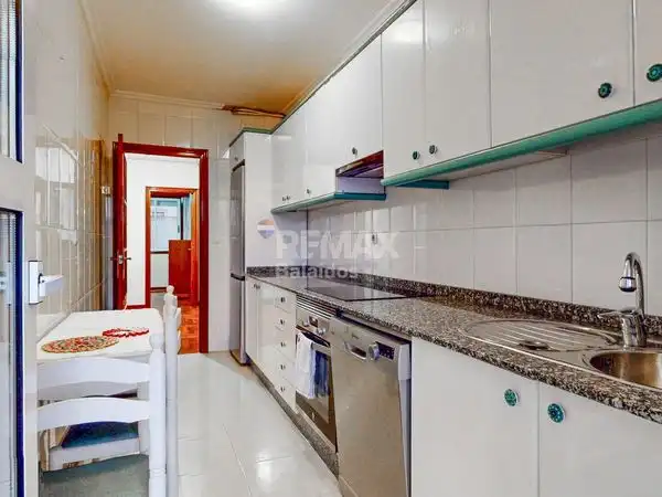 Cuina de Pis en venda en Vigo  amb Calefacció, Parquet i Traster