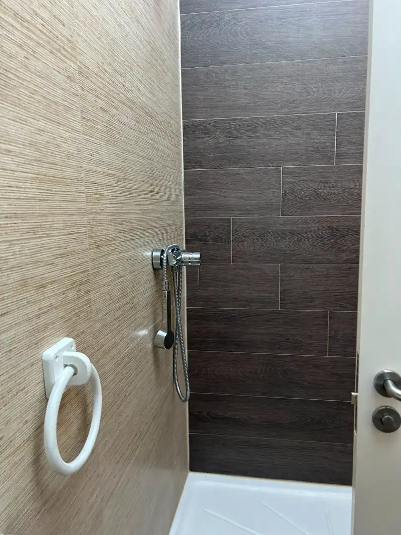 Bathroom of Flat for rent in Santiago de Compostela   with Furnished
