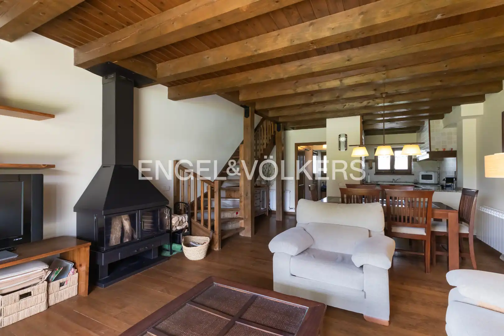 Sala d'estar de Casa adosada en venda en Bellver de Cerdanya amb Calefacció, Parquet i Terrassa