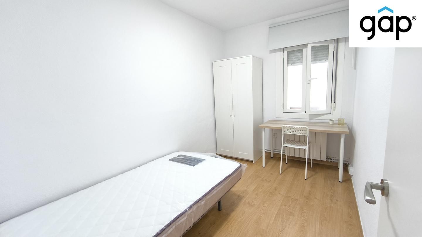 Flat to share in De Ramón Y Cajal, Centro