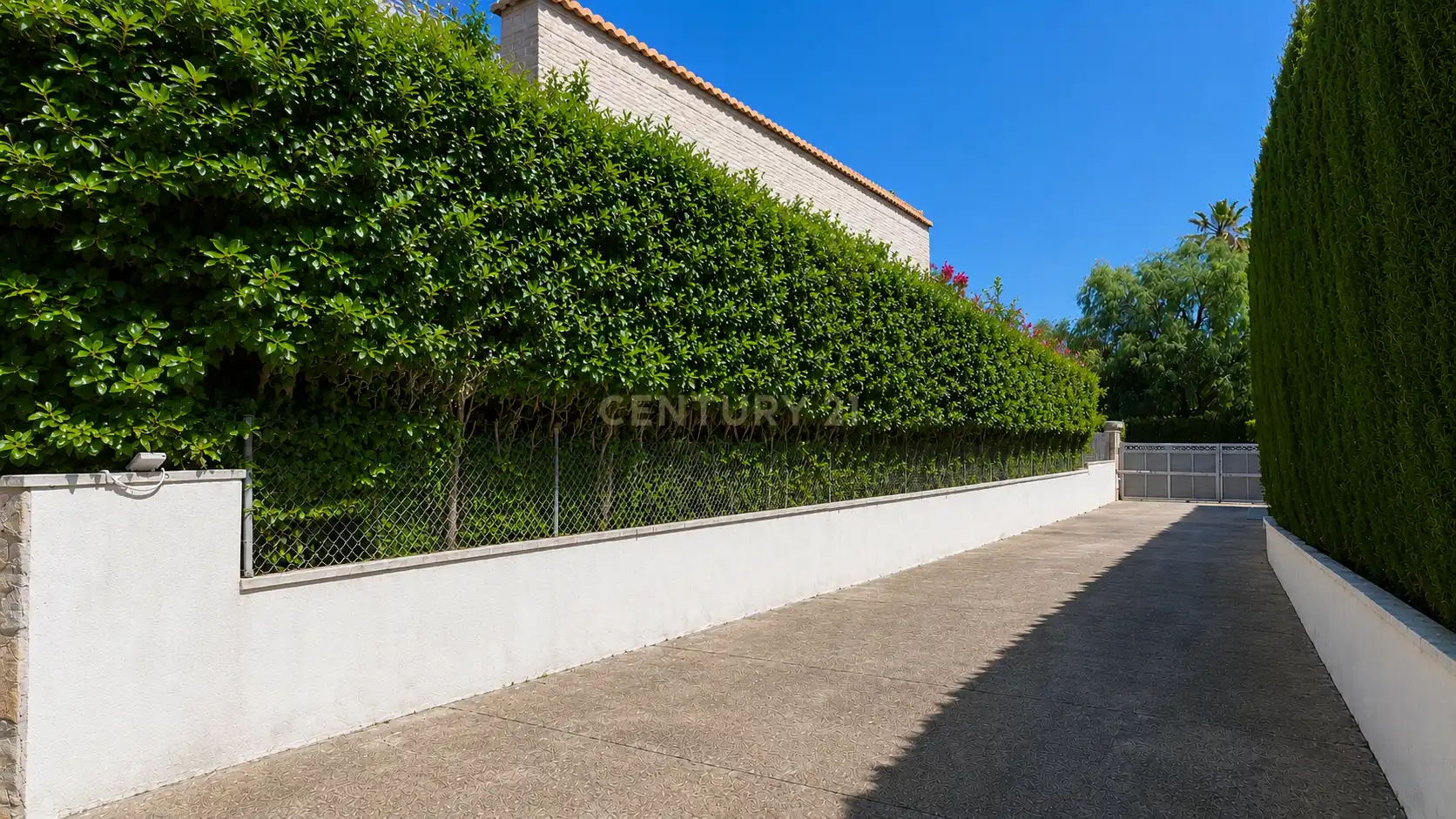 Vista exterior de Casa o xalet en venda en Paterna amb Aire condicionat, Jardí privat i Piscina