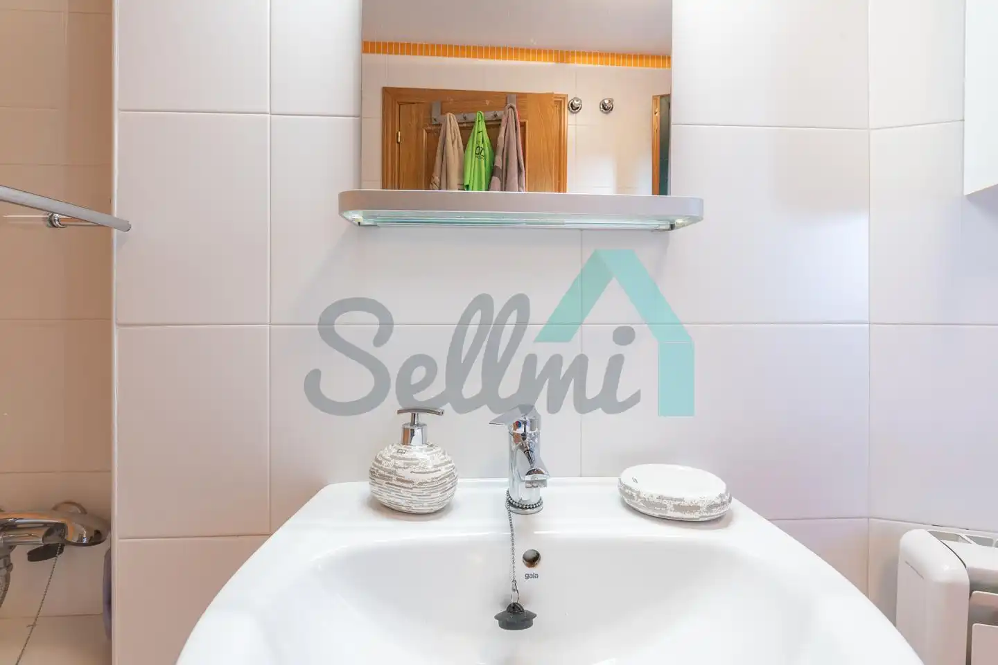 Baño de Planta baja en venta en Aller con Calefacción, Terraza y Amueblado