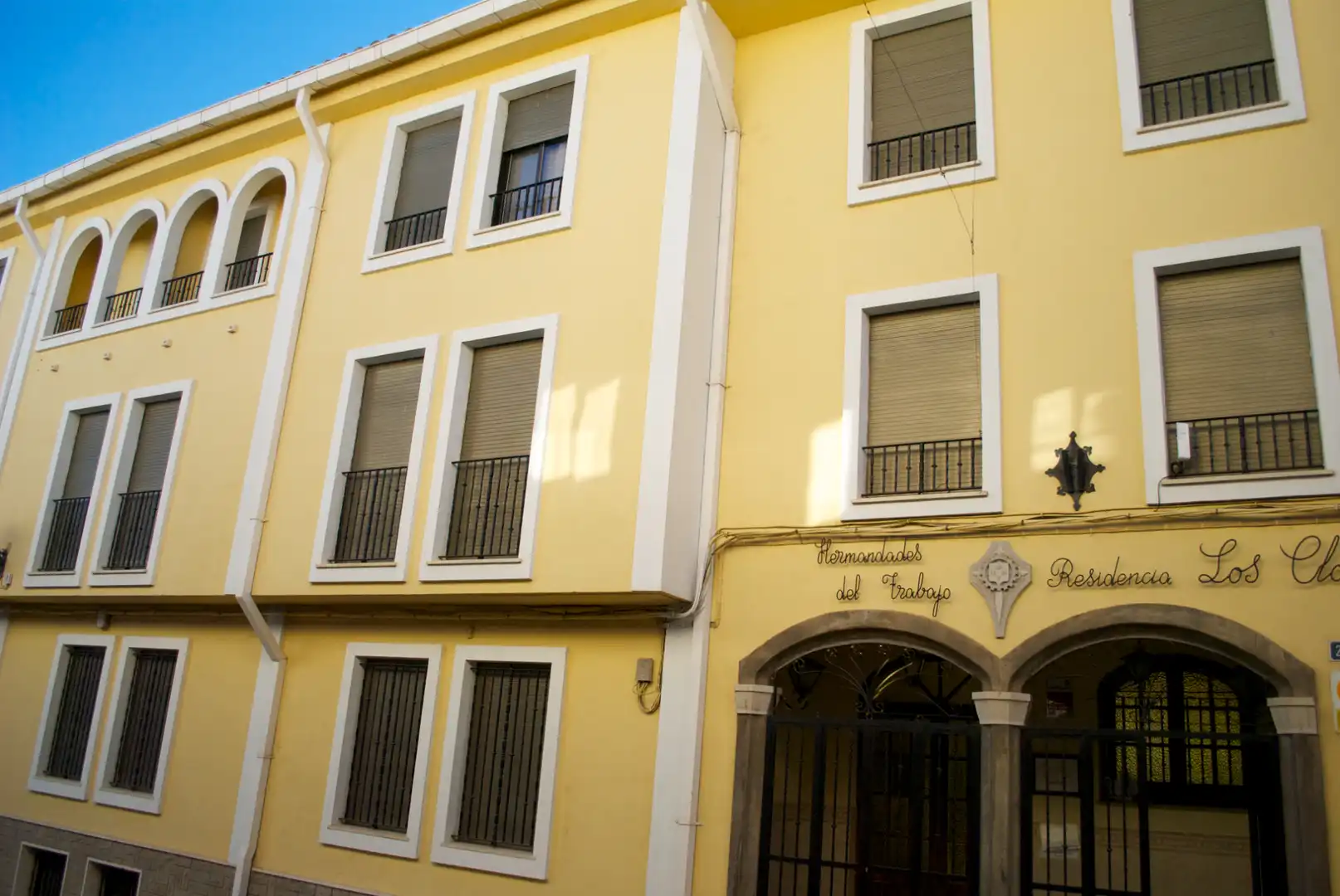 Vista exterior de Edifici en venda en Bejís amb Piscina comunitària