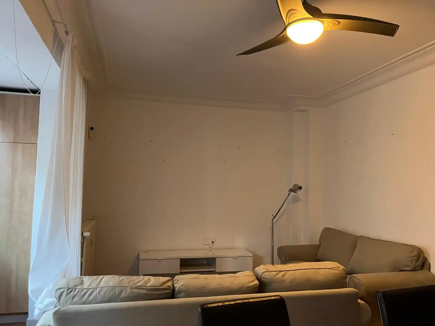 Sala de estar de Piso en venta en Figueres con Calefacción, Trastero y Horno