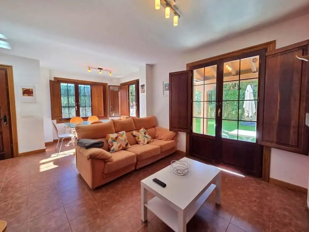 Sala d'estar de Casa adosada en venda en Ribamontán al Monte amb Calefacció, Jardí privat i Terrassa