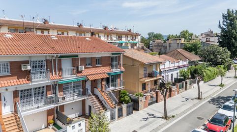 Foto 2 de Casa adosada en venta en Navarra (calle), Montmeló, Barcelona