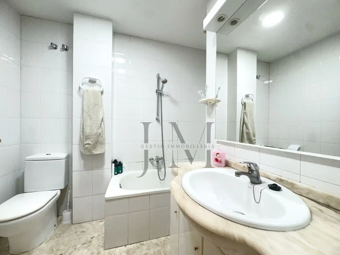 Badezimmer von Maisonette zum Verkauf in Terrassa mit Heizung, Terrasse und Abstellraum