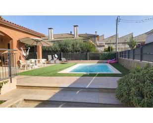 Piscina de Casa o xalet en venda en Rubí amb Aire condicionat, Terrassa i Piscina