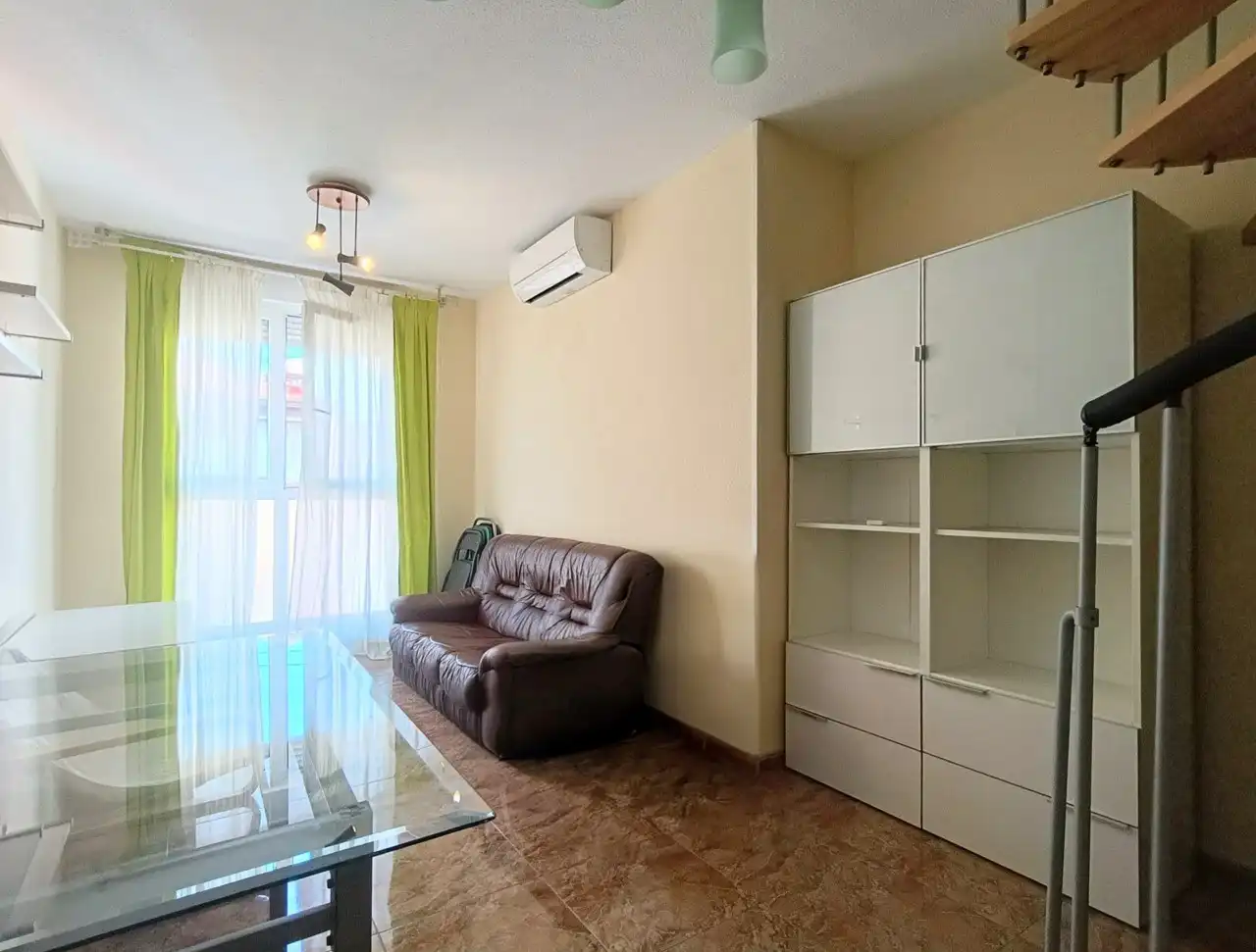 Sala de estar de Dúplex de alquiler en Madrid con Aire acondicionado, Amueblado y Horno