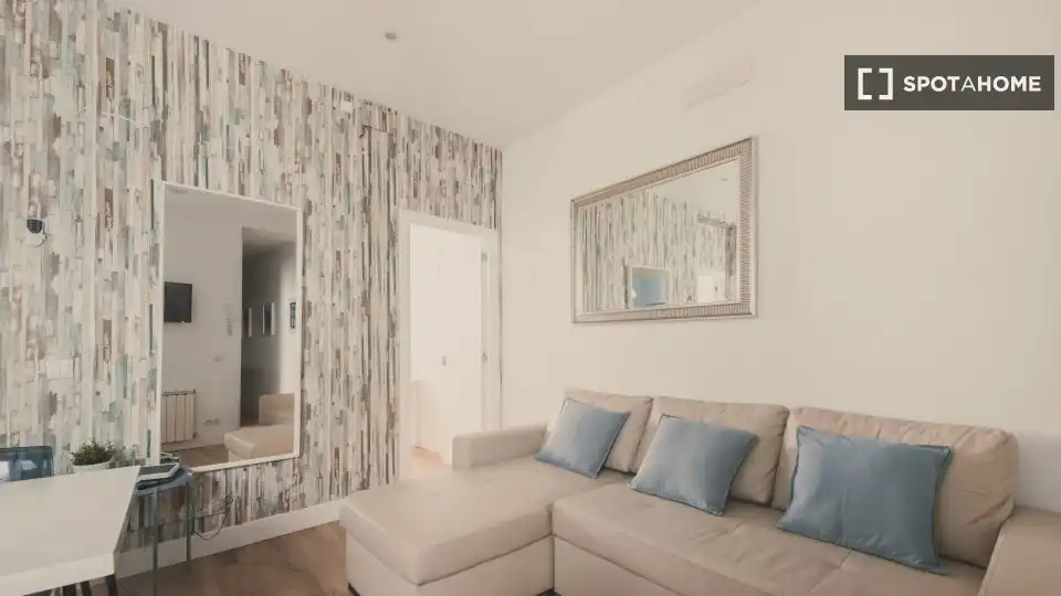 Living room of Flat for rent in Madrid  with Air Conditioner, Heating and Furnished